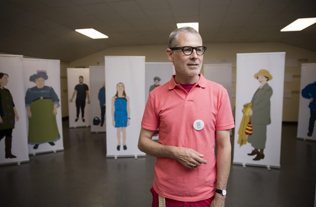 artist Simon Grennan with pop up portraits